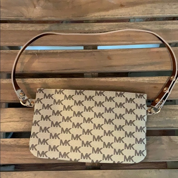 Michael Kors Pull Chain Belt Bag - Picture 3 of 4